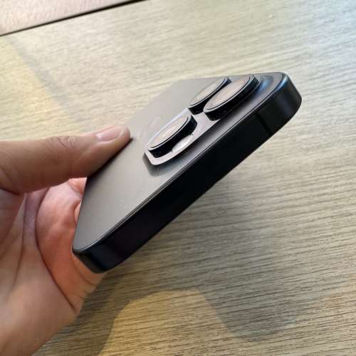 iPhone 15pro 128gb,港行雙卡極新藍色鈦金屬，電池健康度88、所有原裝，所有功能正常...