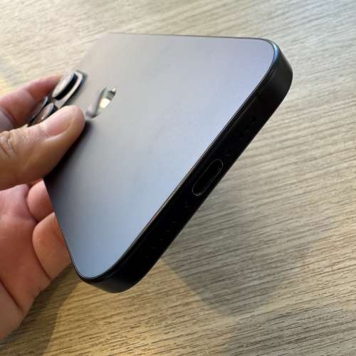 iPhone 15pro 128gb,港行雙卡極新藍色鈦金屬，電池健康度88、所有原裝，所有功能正常...