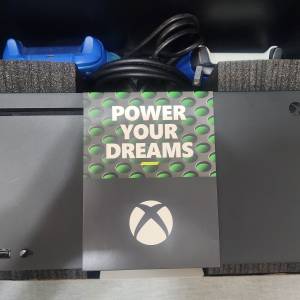 黑色Xbox Series X 1TB 連兩個手制