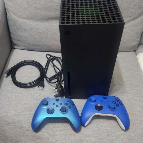 黑色Xbox Series X 1TB 連兩個手制