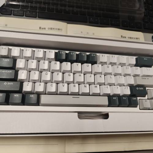 無線三模機械鍵盤 kzzi rk68 rgb