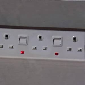 3 位電拖板