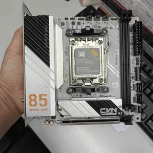 七彩虹 CVN B850I GAMING FROZEN V14