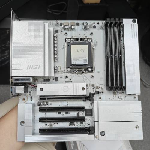 MSI PRO B850M-A WIFI PZ 背插式 Micro-ATX 主板 (針有彎)