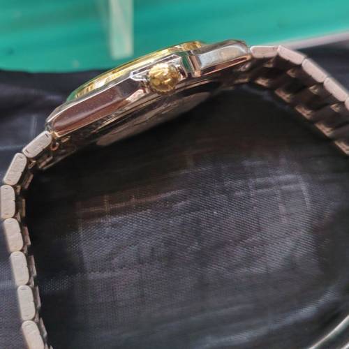 Tugaris Swiss Quartz 
得其表 80年代產物
石英機心，設計極獨
手快有手慢冇🤗