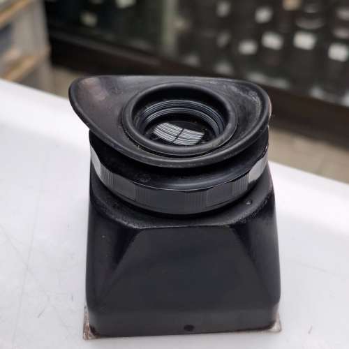 這是一個相機的煙囪式放大取景器（Chimney Finder / Magnifying Hood），類似於 Ha...