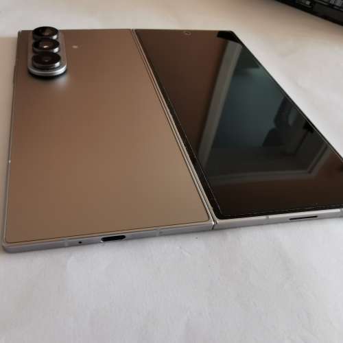 新淨,512GB,香港行貨,銀色Samsung fold 7 雙卡 5G, 有盒