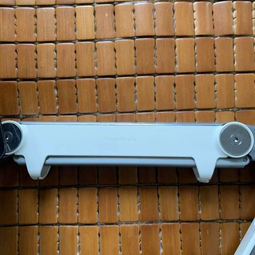 Humanscale monitor arm 螢幕支架