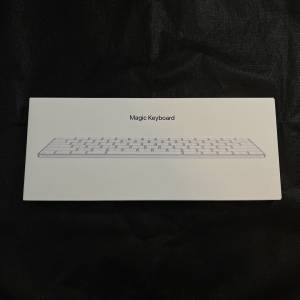Apple Magic Keyboard (USB-C) with original box and unused woven cable
