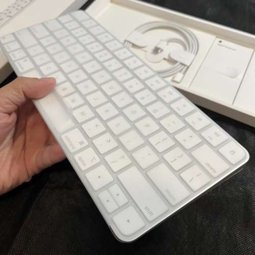 Apple Magic Keyboard (USB-C) with original box and unused woven cable