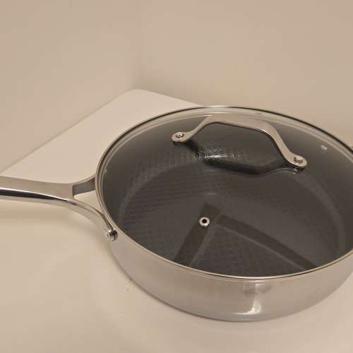 30cm triply stainless steel non stick saut&eacute; pan,  no packing, never been use...