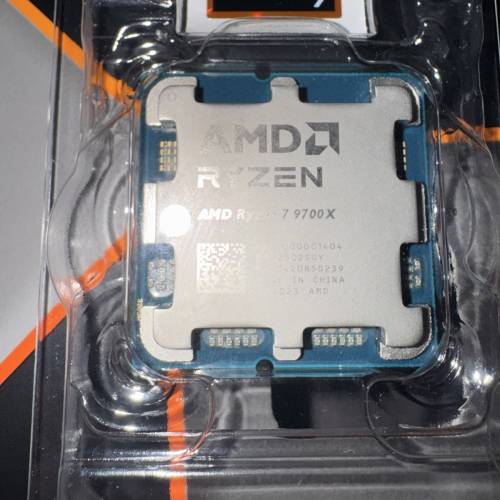 AMD 9700X cpu 國行盒裝，體質中上1.15-1.19v (5225)
