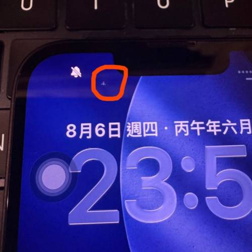 日版iPhone16e 黑色128GB 無卡槽 屏幕有一粒小彩點